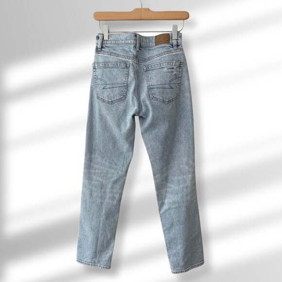 💙 American Eagle Distressed Boyfriend Jeans for Petites | Light Wash | Size 000 - Picture 3 of 8